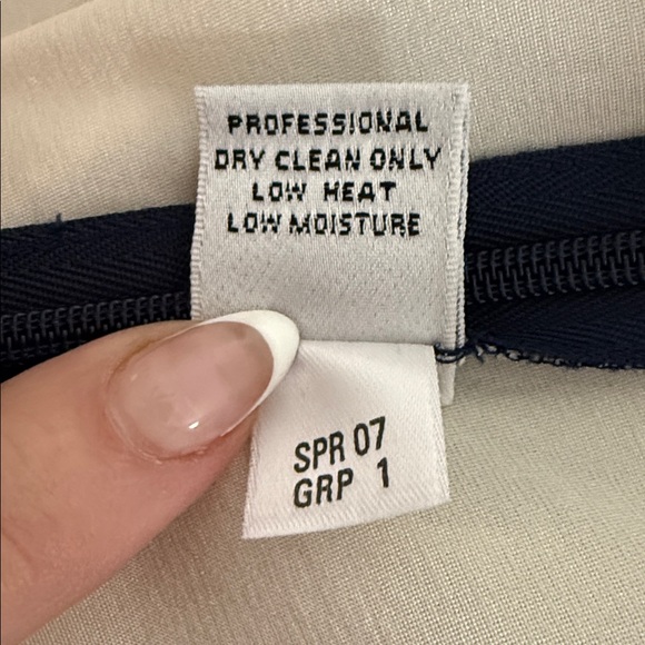 St. John Collection Navy & Pink Floral Silk A-Line Skirt | Size 10 - Picture 11 of 11